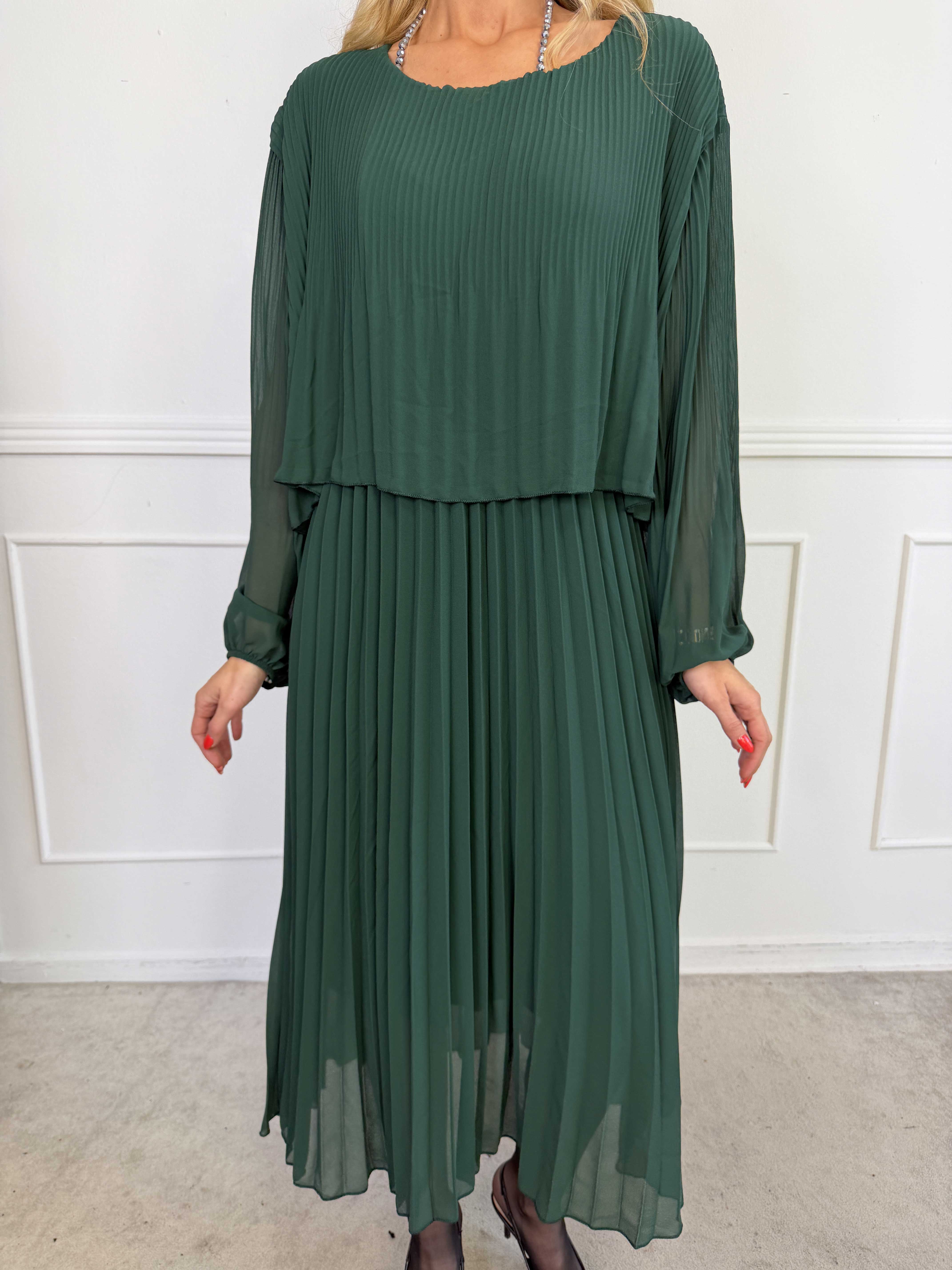 Kristina Long - Langærmet plus size kjole med plisseringer